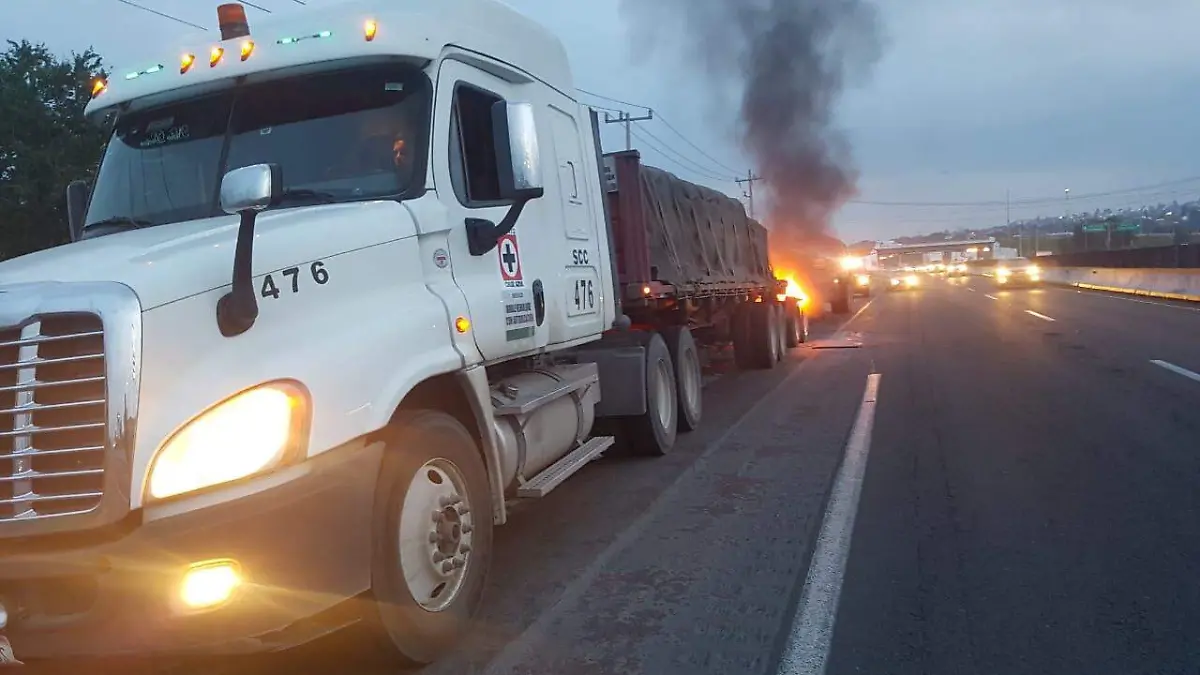 incendio de balata en la autopista México-Acapulco (5)